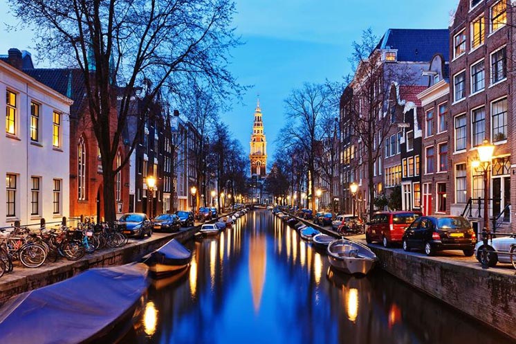 Розумний Амстердам: меблі з біопластику, екомонети, друге життя будинків та багаторазові упаковки для їжі