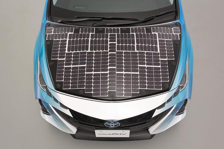 Toyota тестує Prius з сонячними батареями