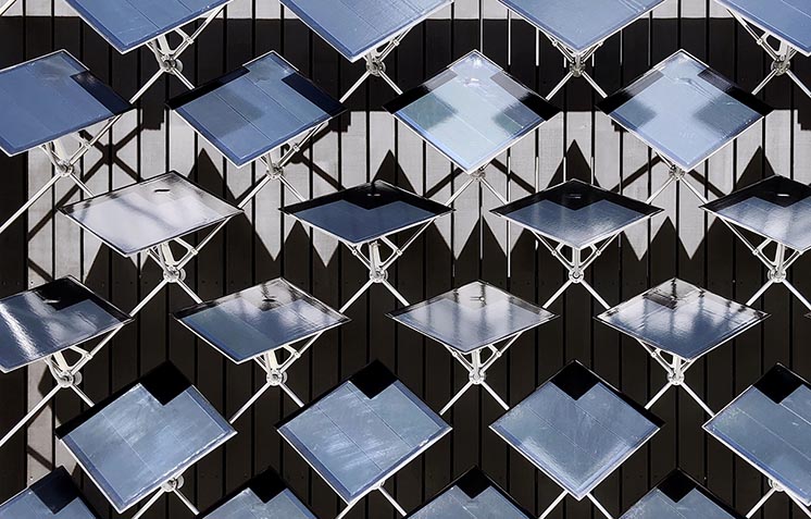 У Швейцарії розробили «розумний фасад» з рухомих сонячних панелей