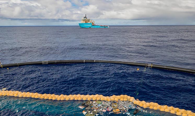 Система Ocean Cleanup приступила до розчищення Великого сміттєвої плями в Тихому океані