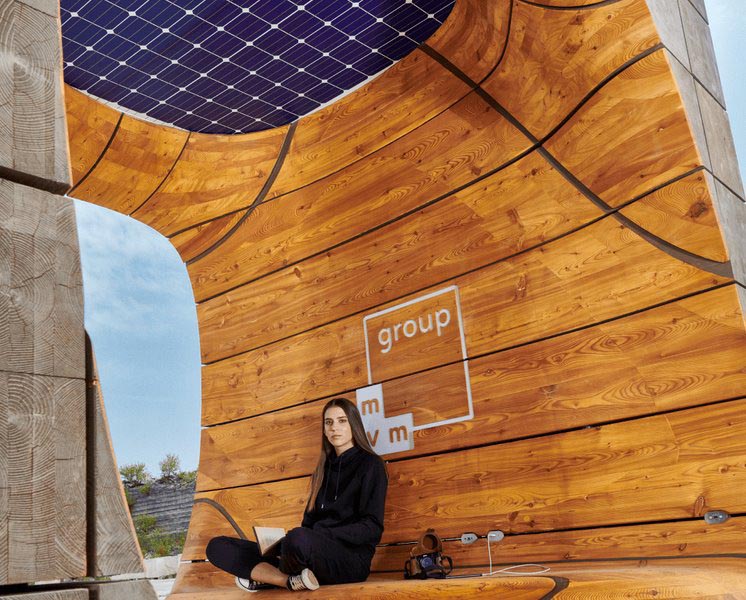 «Розумні» вуличні екомеблі на сонячних батареях створені в Угорщині