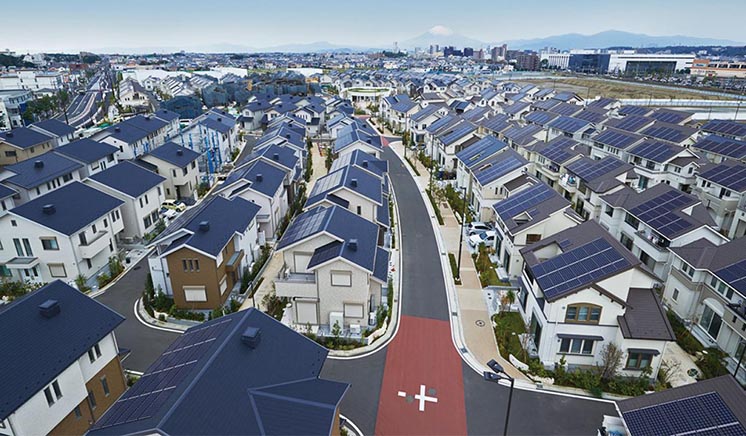 Практично на всіх будинках у Фудзісава встановлені сонячні батареї