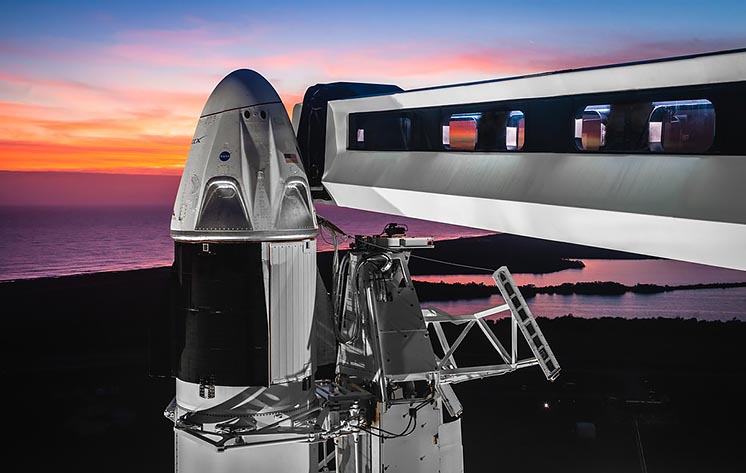 Президент SpaceX назвала дату першого пілотованого польоту корабля Crew Dragon