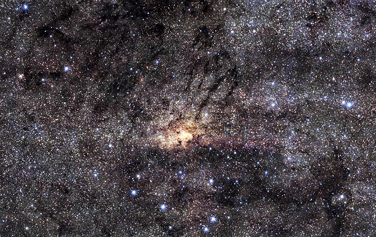 Центр Чумацького Шляху на знімку HAWK-I / © ESO, Nogueras-Lara et al., 2019
