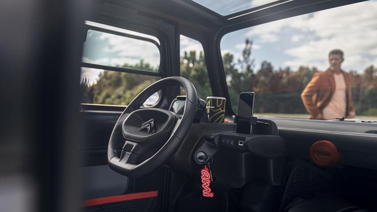 Citroën Ami - крихітний міський електрокар, яким можна керувати без водійських прав