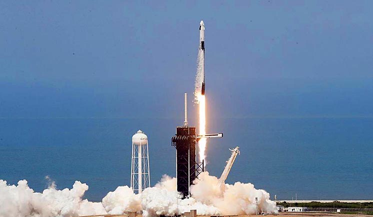 SpaceX Ілона Маска вперше в історії людства здійснила приватний пілотований запуск у космос