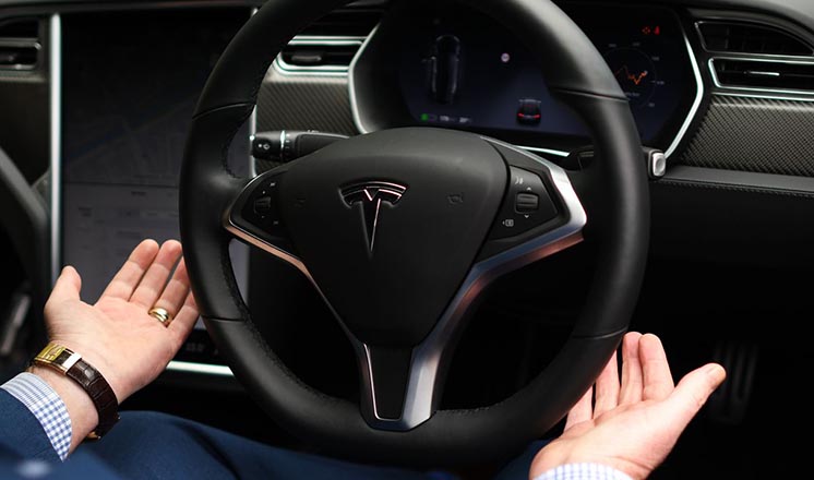 Ілон Маск: «Autopilot Tesla вже возить мене з дому на роботу практично самостійно»